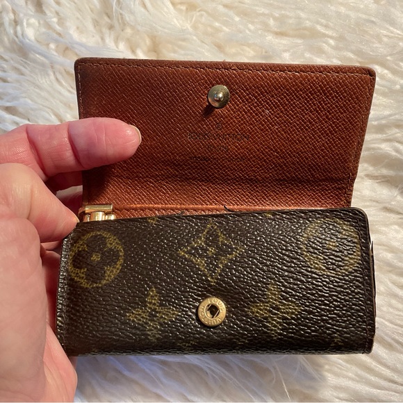 Louis Vuitton LV Monogram Key Holder - Picture 3 of 8